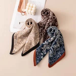 Élégants foulards carrés en soie vintage à motif cachemire beige marron et bleu