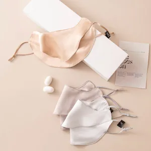 Masques de protection solaire en soie de mûrier en plusieurs couleurs avec design aéré