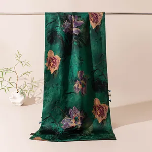 Elegante scialle in seta di gelso verde scuro con motivo jacquard di loto tradizionale