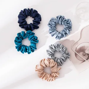 Collectie van 5 premium zijden scrunchies met satijn-glans in elegante kleurenmix