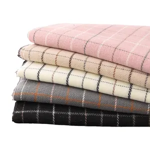 Pile d'écharpes à carreaux de style Maillard en cinq couleurs pour l'automne-hiver