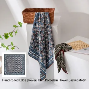 Elegante zijden wollen vierkante sjaal met blauw porseleinen bloemmotief voor dames