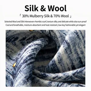 Premium-Schal aus 30% Seide und 70% Wolle für Damen mit blauem Muster
