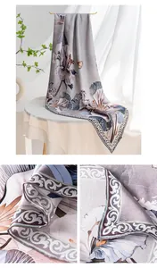 Detailansicht eines luxuriösen Seidenschals mit elegantem Blumen- und Schmetterlingsdruck