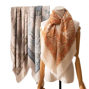 Eleganter Luxus-Seiden-Woll-Viereckschal mit Paisley-Muster in Orange- und Beigetönen