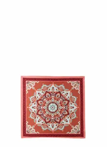 Pañuelo cuadrado de seda y lana con intrincado patrón de mandala en naranja y turquesa