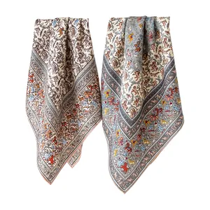 Luxe zijden en wollen vierkante sjaal met klassieke ruiters- en dierenprint