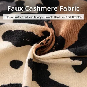 Detailaufnahme von weichem Kaschmir-Imitat mit einem eleganten Leopardenmuster-Design