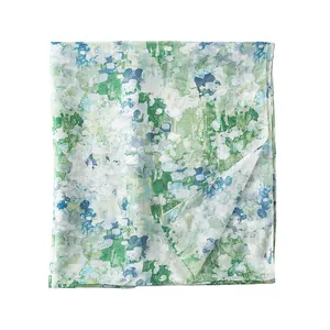 Elegante sciarpa in seta leggera con stampa floreale verde per i viaggi estivi da donna