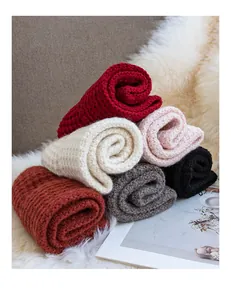 Colección de gorros de lana de punto suave a cuadros en varios colores para el invierno