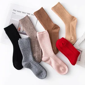 Weiche dicke warme Wollsocken für Damen mit Rippstrick-Design in verschiedenen Farben