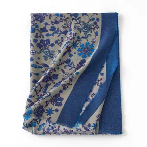 Elegante blauwe bloemen sjaal van imitatie kasjmier voor dames met zachte textuur en franje