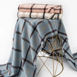 Écharpe élégante en imitation cachemire à carreaux en bleu, rose et beige pour l'hiver