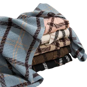 Écharpes à carreaux douces en imitation cachemire de couleurs variées pour l'hiver.