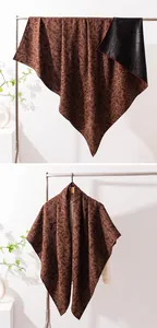 Vue détaillée d'une écharpe en soie double face aux motifs jacquard classiques