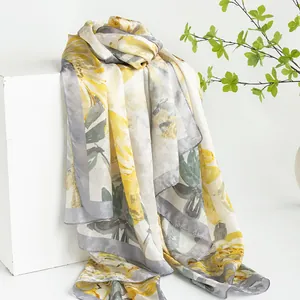 Eleganter Seidenschal mit gelbem Sonnenblumen-Ölgemälde-Druck für Frühlings- und Sommermode.