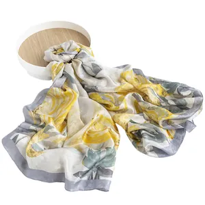 Eleganter Seidenschal mit gelbem Blumen-Ölgemälde-Druck für Frühling und Sommer