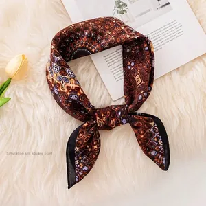Foulard Carré pour Femme en Polyester à Imprimé Rétro Élégant Aspect Soie Foulard de Cou Accessoire de Mode pour le Bureau Quotidien