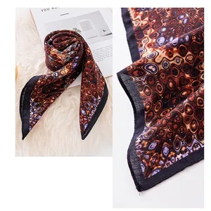 Foulard élégant en imitation soie à imprimé floral vintage pour tenue professionnelle