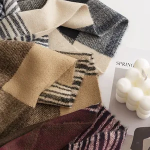 Sciarpe eleganti a quadri in finto cashmere in caldi colori invernali come cammello