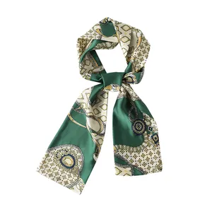 Elegante pañuelo de seda de imitación verde con un estampado de cadena dorada para mujer