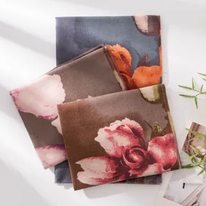 Sciarpa invernale da donna in finto cashmere con elegante stampa floreale ibisco
