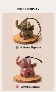 Détail de charmes d'éléphant en tissu de style ethnique en vert et rose