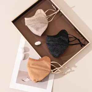 Elegante Gesichtsmasken aus Maulbeerseide und Wollmischung in verschiedenen Erdtönen
