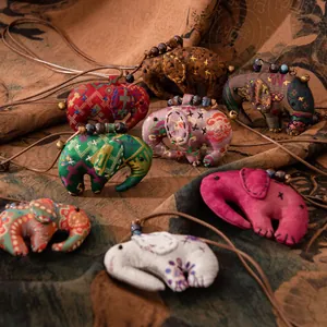 Pendentifs éléphants ethniques faits main en soie Xiangyunsha, divers coloris et motifs