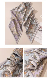 Gros plan d'une écharpe en soie et laine avec motif cachemire et texture