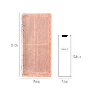 A5 pinkfarbenes Acryl-Ringbuch mit Wasserwellenstruktur und iPhone 12 Vergleich