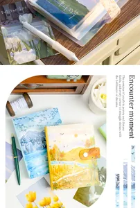 Primo piano dell'album di figurine Seasons Like a Song con splendide illustrazioni