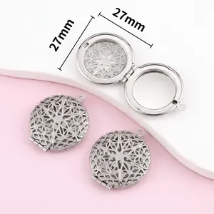Detailansicht eines runden 27-mm-Edelstahl-Medaillons, offen und geschlossen abgebildet