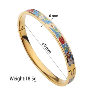 Detalle del brazalete de esmalte con medidas de 6 mm de ancho y 60 mm de diámetro.