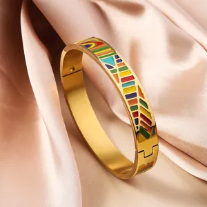 18K vergoldeter Edelstahl-Emaille-Armreif mit lebendigen geometrischen Mustern
