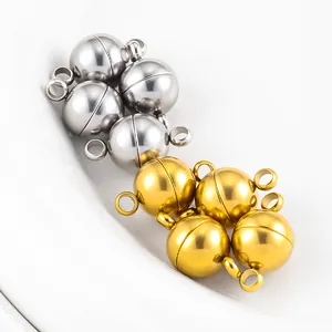 Vista dettagliata delle chiusure magnetiche tonde per gioielli DIY in oro e argento