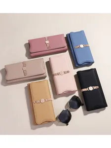 Elegante lange Ledergeldbörsen in verschiedenen Farben mit modischer Schnalle und Brille