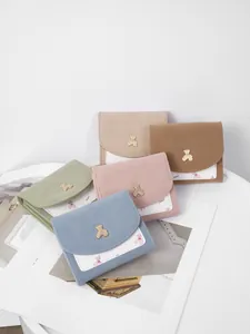 Schicke Damen-Geldbörsen zum Dreifachfalten mit Teddybär-Charm in verschiedenen Pastelltönen