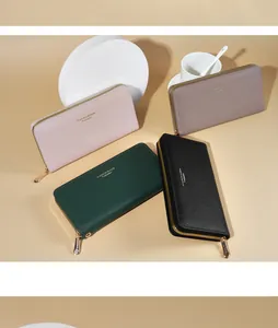 Collezione di portafogli lunghi da donna in vari colori con ecopelle testurizzata