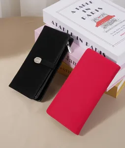 Vue détaillée de portefeuilles longs pour femmes en cuir PU noir et rose texturé