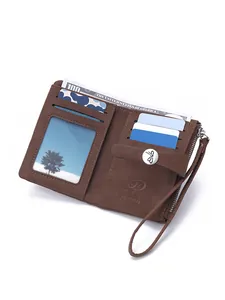 Petit portefeuille marron pour femme avec boucle papillon et dragonne amovible chic