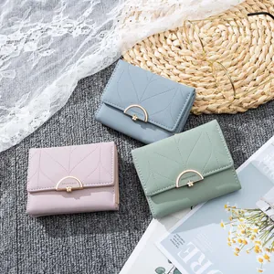 Carteras plegables para mujer en colores pastel con elegantes cierres metálicos