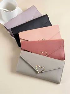 Eleganti portafogli lunghi a busta con chiusura a cuore per donna in vari colori