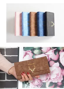 Elegante portafoglio lungo da donna con decorazione testa di cervo dorata e opaca