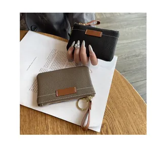 Petit porte-monnaie en cuir avec anneau porte-clés en noir et gris taupe