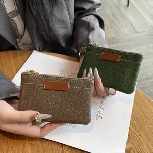 Petit porte-monnaie ultra-fin en cuir et mini pochette à clés pour femme en marron et vert