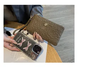 Pochette de poignet élégante en cuir véritable avec motif de rose gaufré de luxe
