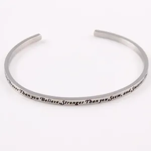 Hochwertiges 4 mm Edelstahl-Armband mit inspirierender Gravur für Damen und Herren