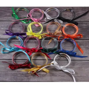 Vue détaillée de joncs jelly à paillettes 3 couches en plusieurs couleurs avec rubans