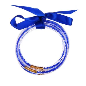 Set de brazaletes jelly de silicona rellenos de diamantes azules con lazo de cinta de raso.